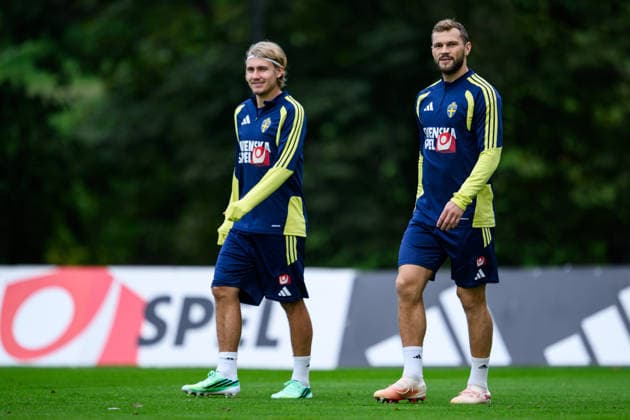 260930 Sebastian Nanasi and Jesper Karlström of the Swedish men s national football team at a training session on September 30, 2026 in Stockholm. Photo: Jesper Zerman BILDBYRAN kod JZ JZ0762 fotboll football soccer fotball nations league uefa nations league träning practice training sverige sweden sverige a bbeng Copyright: JESPERxZERMAN BB260930JZ010