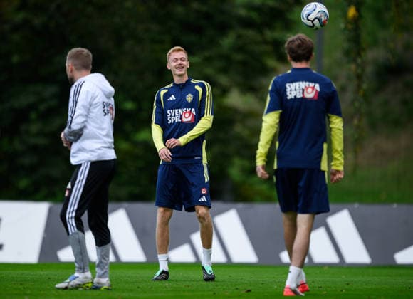 260930 Hugo Larsson of the Swedish men s national football team at a training session on September 30, 2026 in Stockholm. Photo: Jesper Zerman BILDBYRAN kod JZ JZ0762 fotboll football soccer fotball nations league uefa nations league träning practice training sverige sweden sverige a bbeng Copyright: JESPERxZERMAN BB260930JZ022