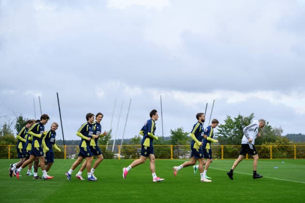 260930 Besfort Zeneli, Hampus Skoglund, John Mellberg, Elliot Stroud, Jesper Karlström and Alexander Bernhardsson of the Swedish men s national football team at a training session on September 30, 2026 in Stockholm. Photo: Jesper Zerman BILDBYRAN kod JZ JZ0762 fotboll football soccer fotball nations league uefa nations league träning practice training sverige sweden sverige a bbeng Copyright: JESPERxZERMAN BB260930JZ024