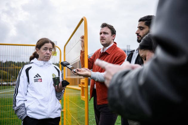 260930 Media officer Petra ThorÃ n of the Swedish men s national football team at a training session on September 30, 2026 in Stockholm. Photo: Jesper Zerman BILDBYRAN kod JZ JZ0762 fotboll football soccer fotball nations league uefa nations league träning practice training sverige sweden sverige a bbeng Copyright: JESPERxZERMAN BB260930JZ026