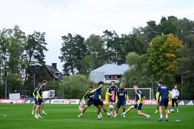 260930 Williot Swedberg, John Mellberg, Elliot Stroud, Sebastian Nanasi and Hugo Larsson of the Swedish men s national football team at a training session on September 30, 2026 in Stockholm. Photo: Jesper Zerman BILDBYRAN kod JZ JZ0762 fotboll football soccer fotball nations league uefa nations league träning practice training sverige sweden sverige a bbeng Copyright: JESPERxZERMAN BB260930JZ040