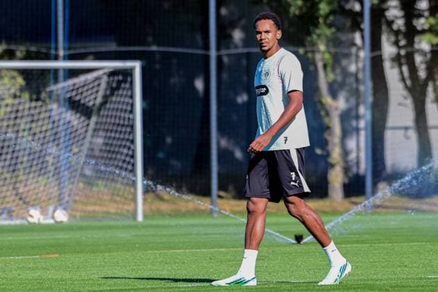 Youssoupha Niang ( Pauli ) ging frühzeitig vom Platz Deutschland , Hamburg , Trainingsgelände an der Kollaustrasse , Fussball , 2. Bundesliga , FC St Pauli