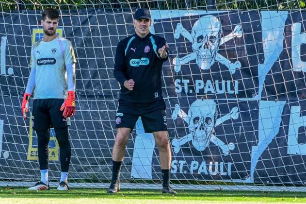 Ben Voll Torwart-Trainer Sven Van Der Jeugt ( Pauli ) Deutschland , Hamburg , Trainingsgelände an der Kollaustrasse , Fussball , 2. Bundesliga , FC St Pauli