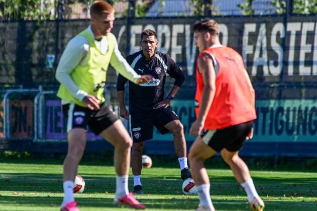 Louis Oppie Trainer Marcel Rapp Arkadiusz Pyrka ( Pauli ) Deutschland , Hamburg , Trainingsgelände an der Kollaustrasse , Fussball , 2. Bundesliga , FC St Pauli