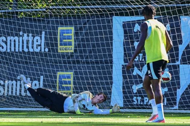 Simon Spari ( Pauli ) Deutschland , Hamburg , Trainingsgelände an der Kollaustrasse , Fussball , 2. Bundesliga , FC St Pauli