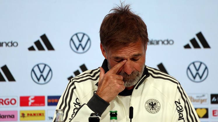 30.09.2026, xrekx, Fussball UEFA Nations League , Deutschland - Pressekonferenz mit Juergen Klopp und Jonas Urbig v.l. Jürgen Juergen Klopp Trainer (Deutschland) enttaeuscht, enttäuscht, schaut enttaeuscht, niedergeschlagen, disappointed Muenchen