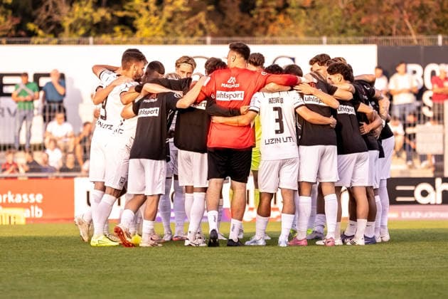 TSG Balingen vs. SSV Ulm 1846 Fußball, Fussball, Landespokal, WFV-Pokal, Achtelfinale, BIZERBA ARENA Balingen 30.09.26 Team Teamkreis Mannschaft Mannschaftskreis SSV Ulm 1846 Fußball TSG Balingen vs. SSV Ulm 1846 Fußball, Fussball, Landespokal, WFV-Pokal, Achtelfinale, BIZERBA ARENA Balingen 30.09.26 Foto: Lucca Fundel Balingen BIZERBA ARENA Baden-Württemberg Deutschland