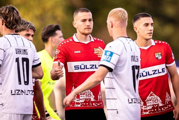 TSG Balingen vs. SSV Ulm 1846 Fußball, Fussball, Landespokal, WFV-Pokal, Achtelfinale, BIZERBA ARENA Balingen 30.09.26 v.l. Simon Klostermann (TSG Balingen Fussball, 33), Leon Müller (SSV Ulm 1846 Fußball, 17) TSG Balingen vs. SSV Ulm 1846 Fußball, Fussball, Landespokal, WFV-Pokal, Achtelfinale, BIZERBA ARENA Balingen 30.09.26 Foto: Lucca Fundel Balingen BIZERBA ARENA Baden-Württemberg Deutschland