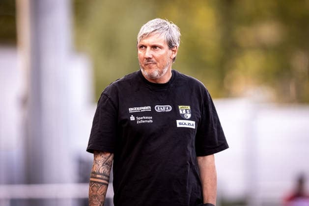 TSG Balingen vs. SSV Ulm 1846 Fußball, Fussball, Landespokal, WFV-Pokal, Achtelfinale, BIZERBA ARENA Balingen 30.09.26 Freisteller Einzelbild Portrait Porträt Michael Schilling (TSG Balingen Fussball, Trainer) TSG Balingen vs. SSV Ulm 1846 Fußball, Fussball, Landespokal, WFV-Pokal, Achtelfinale, BIZERBA ARENA Balingen 30.09.26 Foto: Lucca Fundel Balingen BIZERBA ARENA Baden-Württemberg Deutschland