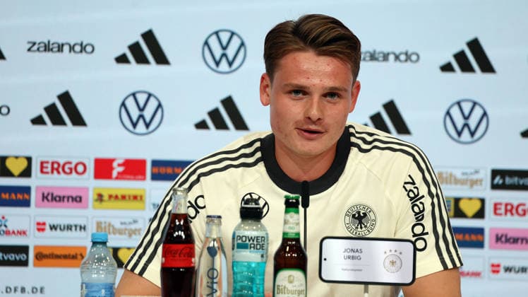 30.09.2026, xrekx, Fussball UEFA Nations League , Deutschland - Pressekonferenz mit Juergen Klopp und Jonas Urbig v.l. Jonas Urbig (Deutschland) Muenchen