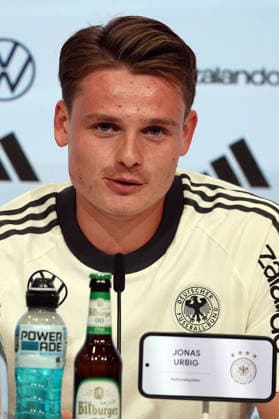 30.09.2026, xrekx, Fussball UEFA Nations League , Deutschland - Pressekonferenz mit Juergen Klopp und Jonas Urbig v.l. Jonas Urbig (Deutschland) Muenchen