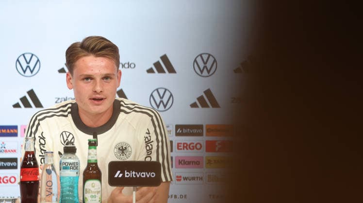 30.09.2026, xrekx, Fussball UEFA Nations League , Deutschland - Pressekonferenz mit Juergen Klopp und Jonas Urbig v.l. Jonas Urbig (Deutschland) Muenchen