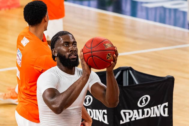 BKT EuroCup: Ratiopharm Ulm vs. Balkan Botevgrad; 30.09.2026 Ulm, GERMANY - 30. September 2026: Oluwasimisola Shittu (ratiopharm Ulm, 45) während dem Aufwärmen vor dem Spiel zwischen Ratiopharm Ulm und Balkan Botevgrad am 1. Spieltag des BKT EuroCup in der ratiopharm Arena Ulm. Copyright: xBEAUTIFULxSPORTS Steinx