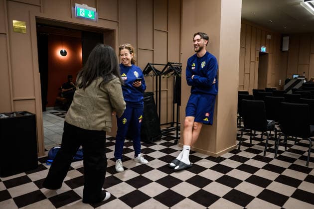 260930 media officer Petra ThorÃ n and goalkeeper Noel Törnqvist of the Swedish men s national football team at a press event on September 30, 2026 in Stockholm. Photo: Jesper Zerman BILDBYRAN kod JZ JZ0763 fotboll football soccer fotball nations league uefa nations league pressträff event meeting sverige sweden sverige a bbeng Copyright: JESPERxZERMAN BB260930JZ059