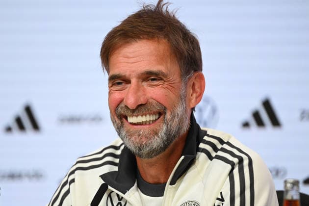 Bundestrainer Juergen KLOPP (GER), lacht,lachen,lachend,optimistisch,gutgelaunt, Einzelbild,angeschnittenes Einzelmotiv,Portraet,Portrait,Porträt. Pressekonferenz am 30.09.2026, Fussball Nations League Gruppenphase, Gruppe B, 3.Spieltag Deutschland (GER) - Serbien (SRB) am 01.10.2026 , ALLIANZ ARENA