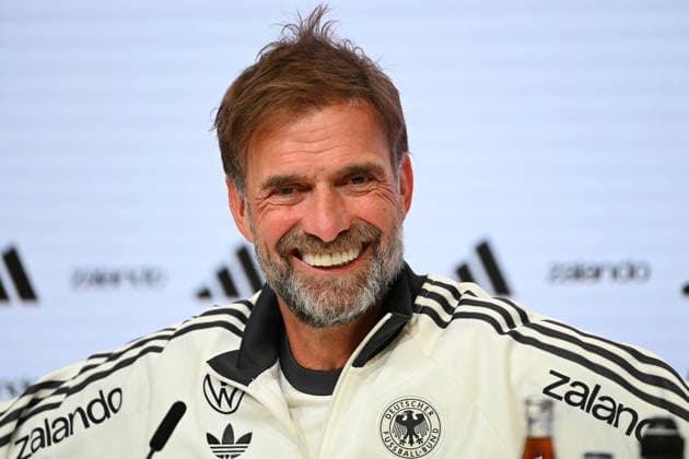 Bundestrainer Juergen KLOPP (GER), lacht,lachen,lachend,optimistisch,gutgelaunt, Einzelbild,angeschnittenes Einzelmotiv,Portraet,Portrait,Porträt. Pressekonferenz am 30.09.2026, Fussball Nations League Gruppenphase, Gruppe B, 3.Spieltag Deutschland (GER) - Serbien (SRB) am 01.10.2026 , ALLIANZ ARENA