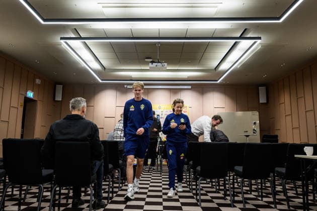 260930 Williot Swedberg and media officer Petra ThorÃ n of the Swedish men s national football team at a press event on September 30, 2026 in Stockholm. Photo: Jesper Zerman BILDBYRAN kod JZ JZ0763 fotboll football soccer fotball nations league uefa nations league pressträff event meeting sverige sweden sverige a bbeng Copyright: JESPERxZERMAN BB260930JZ061