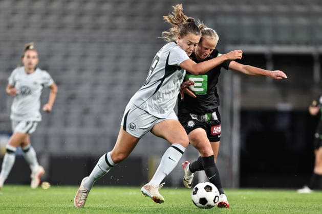 SOCCER - WEC, Sturm vs Wolfsburg GRAZ,AUSTRIA,30.SEP.26 - SOCCER - UEFA Women s Europa Cup, qualification, SK Sturm Graz vs VfL Wolfsburg. Image shows Mara Alber (Wolfsburg) and Sara Pavlovic (Sturm).  GEPAxpictures xChrisxBauer