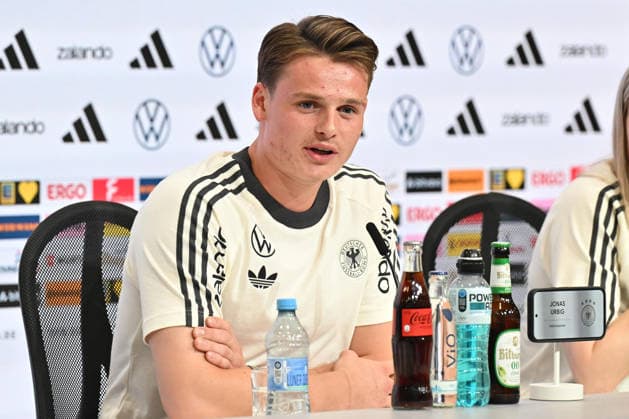 GERMANY press conference, PK, Pressekonferenz JONAS URBIG fudbaler reprezentacije Nemacke na pres konferenciji pred utakmicu UEFA Lige nacija protiv Srbije na stadionu Allianc arena , Minhen 01.10.2026. godine Foto: Fudbal, Reprezentacija, Srbija, Nemacka, UEFA Liga nacija Munich Allianz arena Germany Copyright: xMarkoxMetlas xMNxPressx