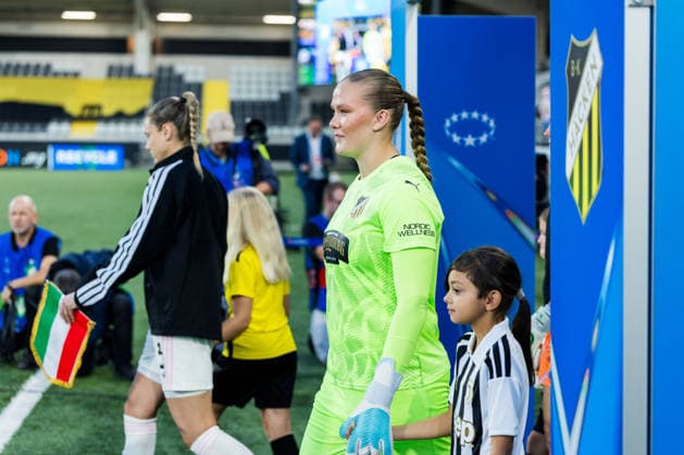 260930 Goalkeeper Hanna Karlsson of Häcken ahead of the Women s Champions League football match between Häcken and Juventus on September 30, 2026 in Göteborg. Photo: Michael Erichsen BILDBYRAN COP 89 MI1032 fotboll football soccer fotball uefa womens champions league häcken juventus dam bbeng fotboll football soccer fotball uefa womens champions league häcken juventus dam bbeng Copyright: MICHAELxERICHSEN BB260930MI016