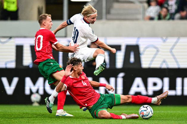 L-R Damjan Jordanov and Rosen Bozinov (BGR) and Matej Sin (CZE) in action during the UEFA Under-21 European Football Championship qualifier Group B match Czechia vs Bulgaria, Hradec Kralove, Czech Republic, September 30, 2026. (CTKxPhoto DavidxTanecek) CTKPhotoP2026093007997  CTKPhotoP2026093007997