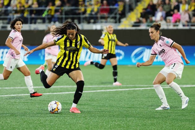 GÖTEBORG, SVERIGE 20260930 Häckens Laney Egbuka och Juventus Martina Lenzini under onsdagens fotbollsmatch i Uefa Women s Champions League mellan BK Häcken och Juventus FC pa Bravida Stadion. GÖTEBORG SVERIGE x9200x