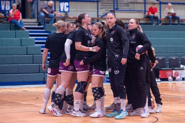 Die TusSies motivieren sich fuer das Spiel. HSV Solingen Graefrath 76 vs. TuS Metzingen, DHB Pokal Frauen, 02. Runde, Saison 2026 2027, 30.09.2026 HSV Solingen Graefrath 76 vs. TuS Metzingen, DHB Pokal Frauen, 02. Runde, Saison 2026 2027, 30.09.2026 Solingen Copyright: xEibner-Pressefoto ThomasxHaeslerx EP_THR