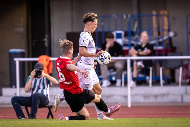 TSG Balingen vs. SSV Ulm 1846 Fußball, Fussball, Landespokal, WFV-Pokal, Achtelfinale, BIZERBA ARENA Balingen 30.09.26 v.l. Bastian Maier (TSG Balingen Fussball, 6), Benjamin Goller (SSV Ulm 1846 Fußball, 07) TSG Balingen vs. SSV Ulm 1846 Fußball, Fussball, Landespokal, WFV-Pokal, Achtelfinale, BIZERBA ARENA Balingen 30.09.26 Foto: Lucca Fundel Balingen BIZERBA ARENA Baden-Württemberg Deutschland