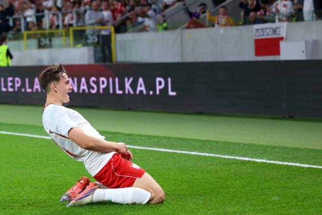 Katowice 30.09.2026. Football European Qualifiers match between Poland U21, U 21 and Sweden U21 in Katowice, Poland --- Mecz eliminacji do Mistrzostw Europy pomiedzy Polska U21 a Szwecja U21 w Katowicach, Polska Persons Shown : Bartosz Mazurek cieszynka, celebrations Fot. Michal Gaciarz Arena Akcji NEWSPIX.PL --- newspix.pl 