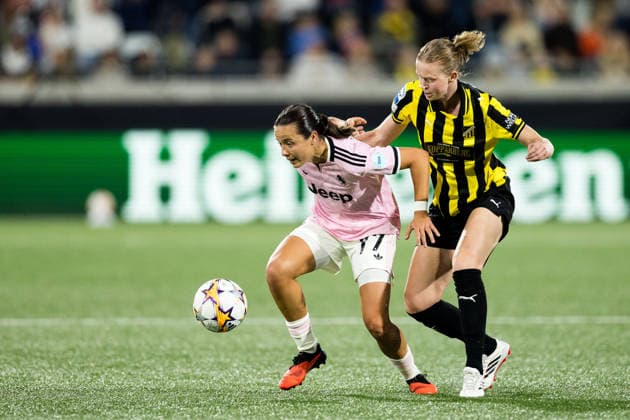 260930 Amaiur Sarriegi of Juventus, Emma Östlund of Häcken during the Women s Champions League football match between Häcken and Juventus on September 30, 2026 in Göteborg. Photo: Michael Erichsen BILDBYRAN COP 89 MI1032 fotboll football soccer fotball uefa womens champions league häcken juventus dam bbeng fotboll football soccer fotball uefa womens champions league häcken juventus dam bbeng Copyright: MICHAELxERICHSEN BB260930MI037