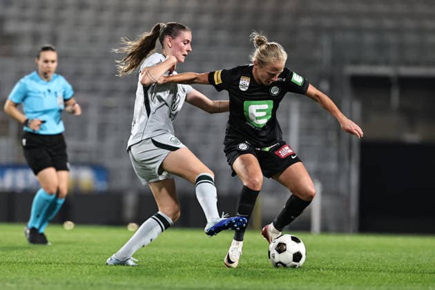 SOCCER - WEC, Sturm vs Wolfsburg GRAZ,AUSTRIA,30.SEP.26 - SOCCER - UEFA Women s Europa Cup, qualification, SK Sturm Graz vs VfL Wolfsburg. Image shows Smilla Vallotto (Wolfsburg) and Sara Pavlovic (Sturm).  GEPAxpictures xChrisxBauer