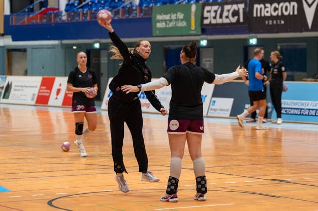 Charlotte Cholevova (TuS Metzingen, 96) beim Wurf. HSV Solingen Graefrath 76 vs. TuS Metzingen, DHB Pokal Frauen, 02. Runde, Saison 2026 2027, 30.09.2026 HSV Solingen Graefrath 76 vs. TuS Metzingen, DHB Pokal Frauen, 02. Runde, Saison 2026 2027, 30.09.2026 Solingen Copyright: xEibner-Pressefoto ThomasxHaeslerx EP_THR