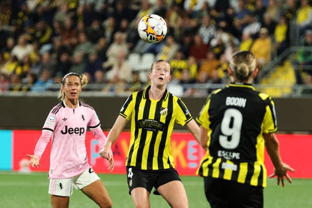 GÖTEBORG, SVERIGE 20260930 Juventus Tatiana Pinto och Häckens Emma Östlund under onsdagens fotbollsmatch i Uefa Women s Champions League mellan BK Häcken och Juventus FC pa Bravida Stadion. GÖTEBORG SVERIGE x9200x