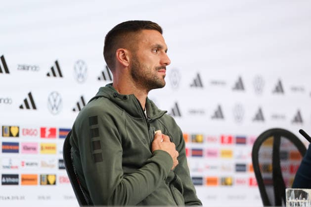 Dusan Tadic (Serbien, 10) bei der Pressekonferenz, GER, Serbien Nationalmannschaft, Abschluss-Pressekonferenz, Fussball, UEFA Nations League, Saison 2026 2027, 30.09.2026, GER, Serbien Nationalmannschaft, Abschluss-Pressekonferenz, Fussball, UEFA Nations League, Saison 2026 2027, 30.09.2026 Muenchen Copyright: xEibner-Pressefoto JennixMaulx EP_JML