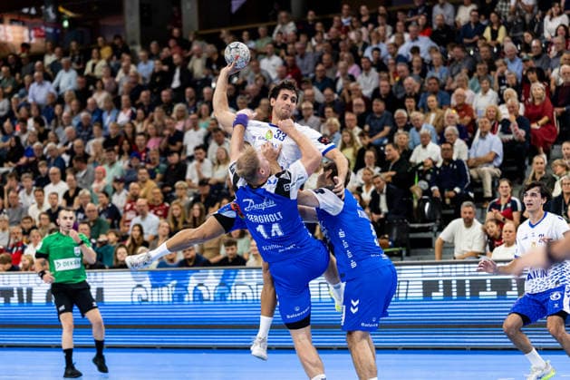 FLENSBURG, GERMANY - SEPTEMBER 30: Ferran Castillo Oliveras (Fraikin BM. Granollers, 33) against Emil Siersbaek Bergholt (SG Flensburg-Handewitt, 14) and Niclas Kirkelokke (SG Flensburg-Handewitt, 05) during the EHF European League match between SG Flensburg-Handewitt vs Fraikin BM. Granollers at GGW Arena on matchday 1 of the Group Matches Group E on September 30, 2026 in Flensburg, Germany. Schleswig-Holstein Germany Copyright: xMarioxM.xKobergx