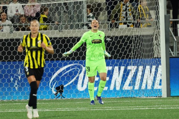 GOTHENBURG, SWEDEN 20260930 Häcken goalkeeper Hanna Karlsson and Juventus Alba Redondo during Wednesday s Uefa Women s Champions League football match between BK Häcken and Juventus FC at Bravida Stadium. GÖTEBORG SWEDEN x9200x