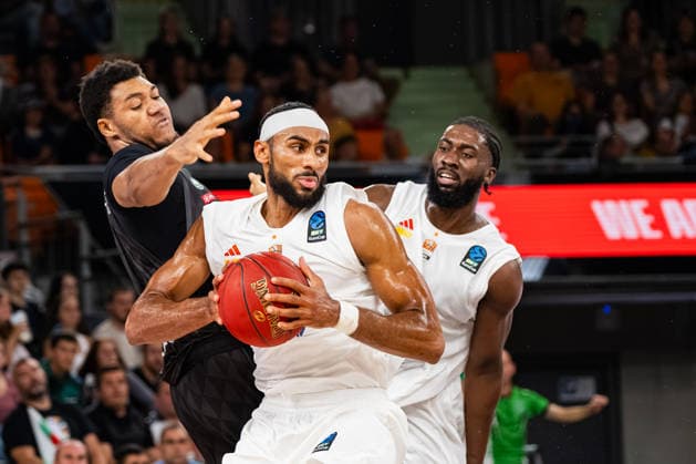 BKT EuroCup: Ratiopharm Ulm vs. Balkan Botevgrad; 30.09.2026 Ulm, GERMANY - 30. September 2026: Armel Traore (ratiopharm Ulm, 94) im Duell um den Ball mit Dimitar Dimitrov (Balkan Botevgrad, 34)während dem Spiel zwischen Ratiopharm Ulm und Balkan Botevgrad am 1. Spieltag des BKT EuroCup in der ratiopharm Arena Ulm. Copyright: xBEAUTIFULxSPORTS Steinx