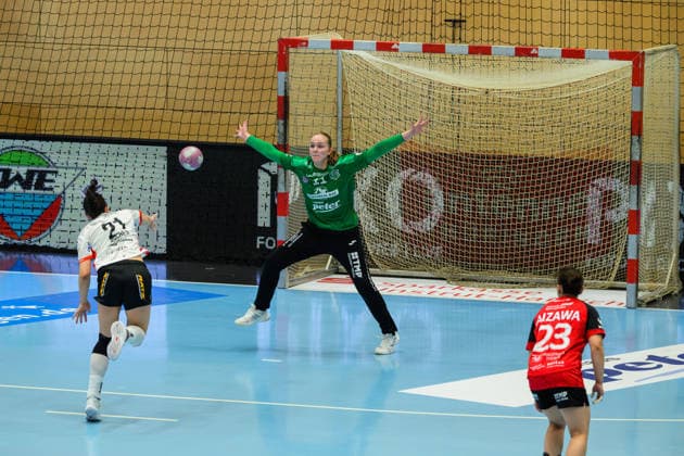 Nuria Bucher (HSG Blomberg-Lippe, 21) im 7m gegen Laura Kuske (Thueringer HC, 11). GER, Thueringer HC gegen HSG Blomberg-Lippe, Handball, DHB-Pokal, Saison 2026 2027, 2. Runde, Mittwoch, 19.00 Uhr, 30.09.2026 GER, Thueringer HC gegen HSG Blomberg-Lippe, Handball, DHB-Pokal, Saison 2026 2027, 2. Runde, Mittwoch, 19.00 Uhr, 30.09.2026 Bad Langensalza Copyright: xMartinxHerbstx