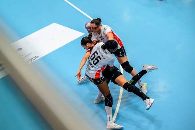 Luca Csikos (Thueringer HC, 05) wird von Farrelle Alicia Njinkeu (HSG Blomberg-Lippe, 55), Diana Doegg Magnusdottir (HSG Blomberg-Lippe, 07) GER, Thueringer HC gegen HSG Blomberg-Lippe, Handball, DHB-Pokal, Saison 2026 2027, 2. Runde, Mittwoch, 19.00 Uhr, 30.09.2026 GER, Thueringer HC gegen HSG Blomberg-Lippe, Handball, DHB-Pokal, Saison 2026 2027, 2. Runde, Mittwoch, 19.00 Uhr, 30.09.2026 Bad Langensalza Copyright: xMartinxHerbstx