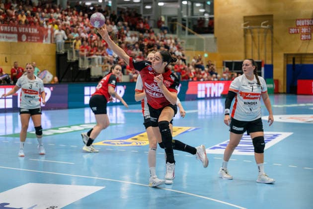 Luca Csikos (Thueringer HC, 05), Karolina Jurenczyk (HSG Blomberg-Lippe, 81), Diana Doegg Magnusdottir (HSG Blomberg-Lippe, 07) GER, Thueringer HC gegen HSG Blomberg-Lippe, Handball, DHB-Pokal, Saison 2026 2027, 2. Runde, Mittwoch, 19.00 Uhr, 30.09.2026 GER, Thueringer HC gegen HSG Blomberg-Lippe, Handball, DHB-Pokal, Saison 2026 2027, 2. Runde, Mittwoch, 19.00 Uhr, 30.09.2026 Bad Langensalza Copyright: xMartinxHerbstx