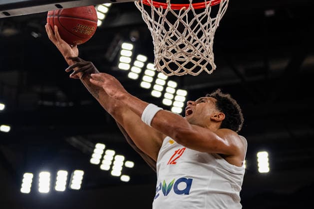 BKT EuroCup: Ratiopharm Ulm vs. Balkan Botevgrad; 30.09.2026 Ulm, GERMANY - 30. September 2026: Michael Rataj (ratiopharm Ulm, 12) am Korb während dem Spiel zwischen Ratiopharm Ulm und Balkan Botevgrad am 1. Spieltag des BKT EuroCup in der ratiopharm Arena Ulm. Copyright: xBEAUTIFULxSPORTS Steinx