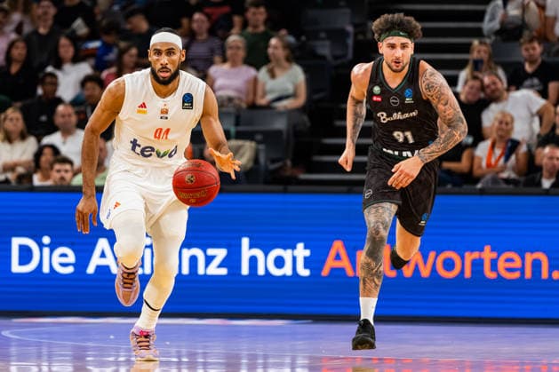BKT EuroCup: Ratiopharm Ulm vs. Balkan Botevgrad; 30.09.2026 Ulm, GERMANY - 30. September 2026: Armel Traore (ratiopharm Ulm, 94) im Duell um den Ball gegen Ivan Spirov (Balkan Botevgrad, 91) während dem Spiel zwischen Ratiopharm Ulm und Balkan Botevgrad am 1. Spieltag des BKT EuroCup in der ratiopharm Arena Ulm. Copyright: xBEAUTIFULxSPORTS Steinx