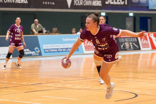 Ida Petzold (TuS Metzingen, 08) kommt am Kreis zum Wurf. HSV Solingen Graefrath 76 vs. TuS Metzingen, DHB Pokal Frauen, 02. Runde, Saison 2026 2027, 30.09.2026 HSV Solingen Graefrath 76 vs. TuS Metzingen, DHB Pokal Frauen, 02. Runde, Saison 2026 2027, 30.09.2026 Solingen Copyright: xEibner-Pressefoto ThomasxHaeslerx EP_THR