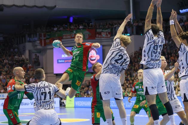 30.09.2026, xgox, Handball Opel HBL, SC Magdeburg - THW Kiel emspor, v.l. Felix Claar (Magdeburg, 7) wirft Tor, Torschuetze, erzielt Tor, Treffer, scores the goal Magdeburg