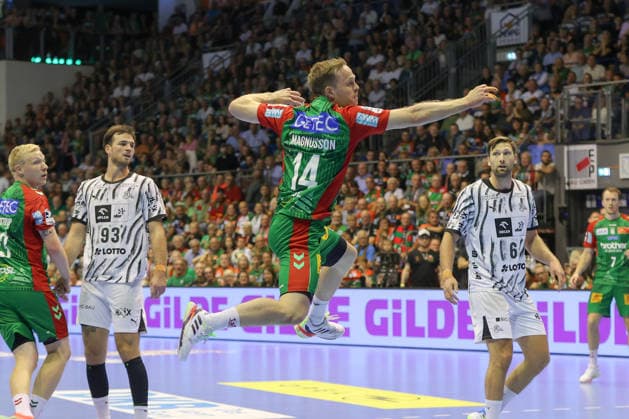 30.09.2026, xgox, Handball Opel HBL, SC Magdeburg - THW Kiel emspor, v.l. Omar Ingi Magnusson (Magdeburg, 14) wirft Tor, Torschuetze, erzielt Tor, Treffer, scores the goal Magdeburg