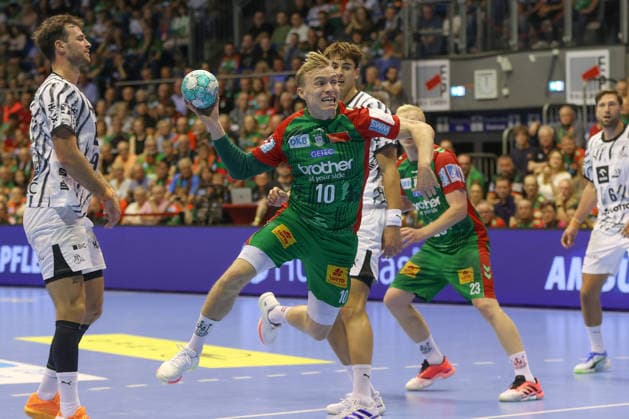 30.09.2026, xgox, Handball Opel HBL, SC Magdeburg - THW Kiel emspor, v.l. Gisli Thorgeir Kristjansson (Magdeburg, 10) wirft Tor, Torschuetze, erzielt Tor, Treffer, scores the goal Magdeburg