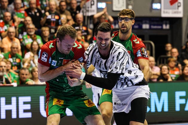 Felix Claar (SC Magdeburg,7) gegen Hendrik Pekeler (THW Kiel,61) - Handball Bundesliga Saison 2026-2027 SC Magdeburg vs. THW Kiel in der GETEC Arena in Magdeburg - Aktion,Handball,Deutschland,30.09.2026