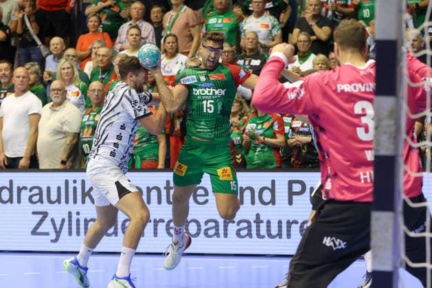 30.09.2026, xgox, Handball Opel HBL, SC Magdeburg - THW Kiel emspor, v.l. Antonio Serradilla Cuenca (Magdeburg, 15) wirft Tor, Torschuetze, erzielt Tor, Treffer, scores the goal Magdeburg