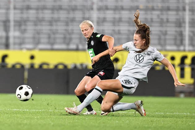 SOCCER - WEC, Sturm vs Wolfsburg GRAZ,AUSTRIA,30.SEP.26 - SOCCER - UEFA Women s Europa Cup, qualification, SK Sturm Graz vs VfL Wolfsburg. Image shows Sara Pavlovic (Sturm) and Camilla Kuever (Wolfsburg).  GEPAxpictures xChrisxBauer
