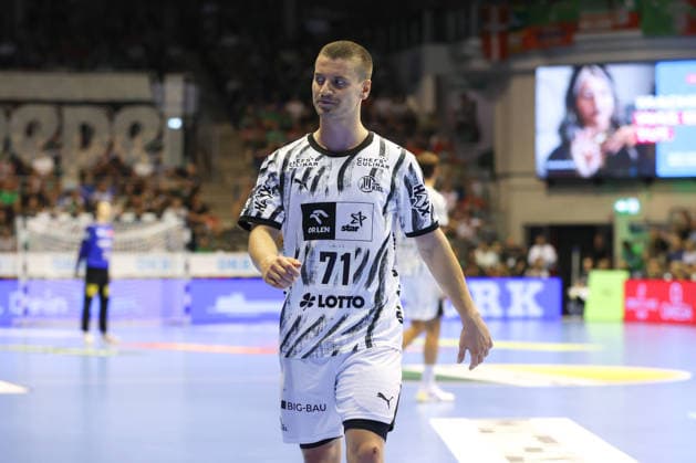 30.09.2026, xgox, Handball Opel HBL, SC Magdeburg - THW Kiel emspor, v.l. Elias Ellefsen a Skipagotu (Kiel, 71) enttaeuscht, schaut enttaeuscht, niedergeschlagen, disappointed Magdeburg